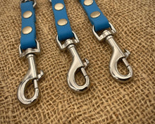 Load image into Gallery viewer, Backup safety strap to connect collar to leash or harness