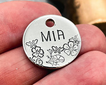 Load image into Gallery viewer, cute kitten tag with flowers