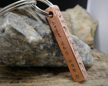 Load image into Gallery viewer, 'Best dog mom' keychain, handmade dog lover gift idea