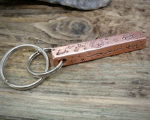 Load image into Gallery viewer, 'Best dog mom' keychain, handmade dog lover gift idea