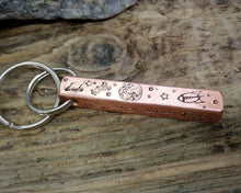 Load image into Gallery viewer, 'Best dog mom' keychain, handmade dog lover gift idea