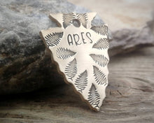 Load image into Gallery viewer, Arrow head dog tag with fern leaves