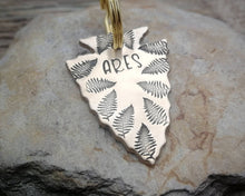 Load image into Gallery viewer, Arrow head dog tag with fern leaves