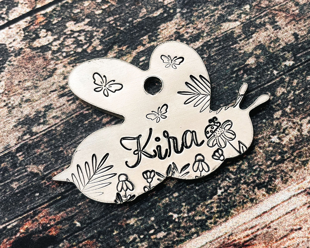 bee dog tag with flowers