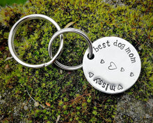 Load image into Gallery viewer, &#39;Best dog mom&#39; keychain, handstamped with the dog&#39;s name &amp; hearts
