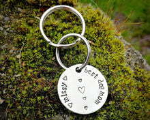 Load image into Gallery viewer, &#39;Best dog mom&#39; keychain, handstamped with the dog&#39;s name &amp; hearts
