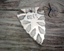 Load image into Gallery viewer, Arrow head dog tag with fern leaves
